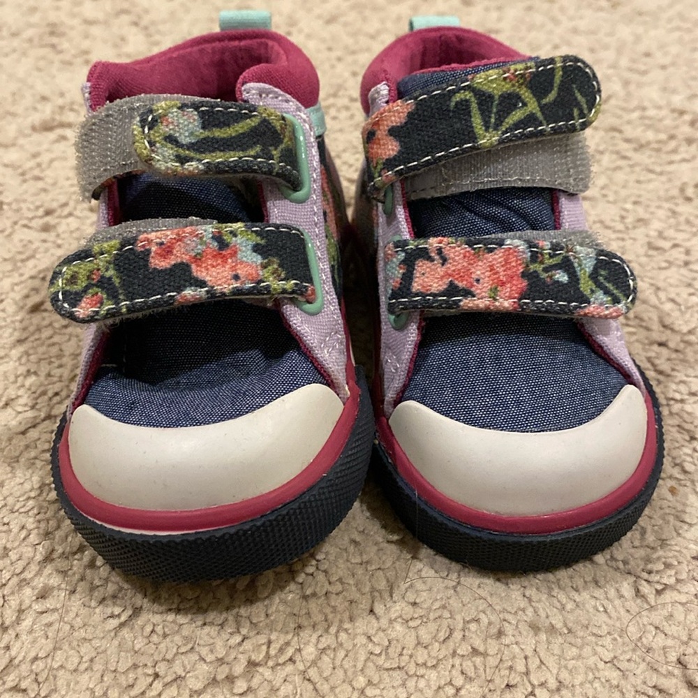 See Kai Run Size 4 Purple Denim Floral Hightop Sneakers